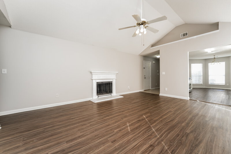 1,805/Mo, 6626 Browns Mill Ferry Dr Lithonia, GA 30038 Living Room View 2