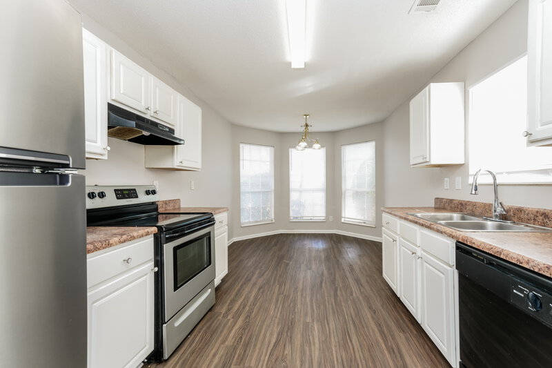 1,805/Mo, 6626 Browns Mill Ferry Dr Lithonia, GA 30038 Kitchen View 2