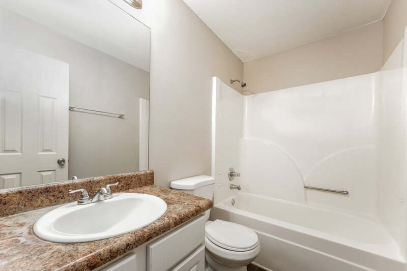 1,805/Mo, 6626 Browns Mill Ferry Dr Lithonia, GA 30038 Bathroom View