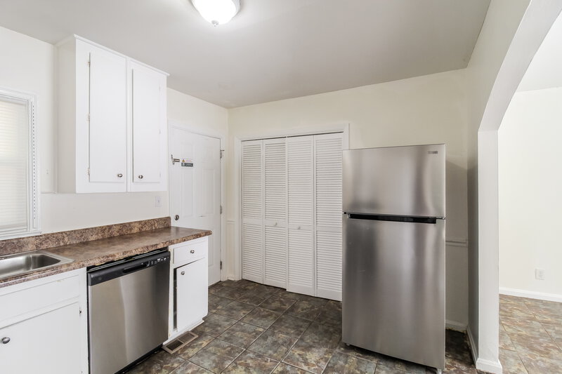 1,780/Mo, 1111 Burbank Cir Marietta, GA 30062 Kitchen View 2