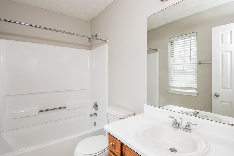 1,930/Mo, 1683 Barrington Overlook Marietta, GA 30066 Bathroom View