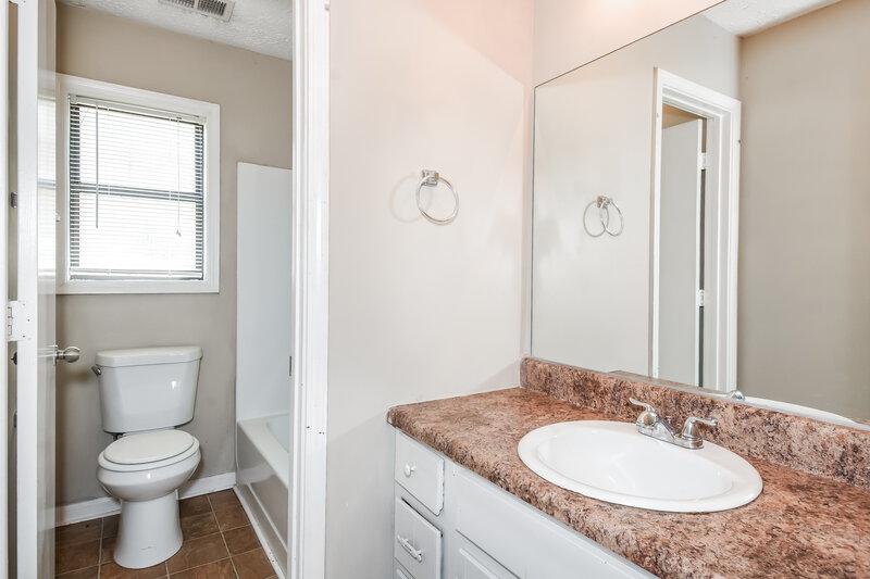 1,390/Mo, 169 Kimberly Way Marietta, GA 30064 Main Bathroom View