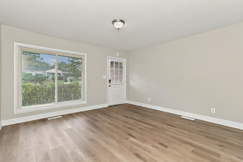 1,815/Mo, 2187 Twilley Cir SW Marietta, GA 30060 Living Room View