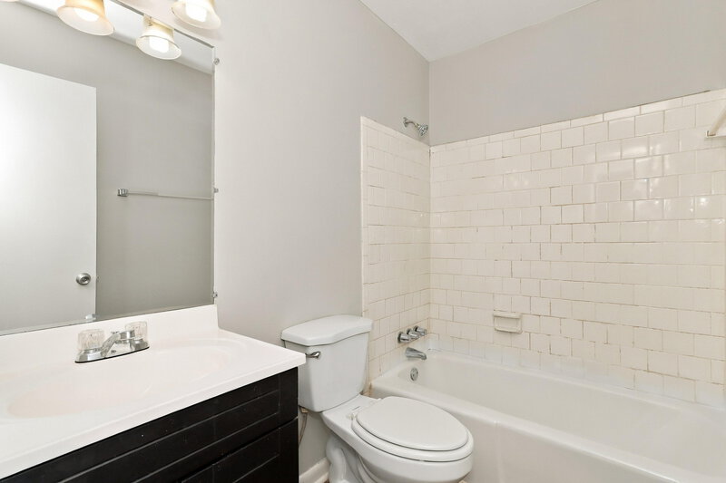 1,815/Mo, 2187 Twilley Cir SW Marietta, GA 30060 Bathroom View