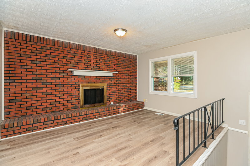 1,875/Mo, 2870 Valley Brook Dr SW Marietta, GA 30008 Living Room View 2