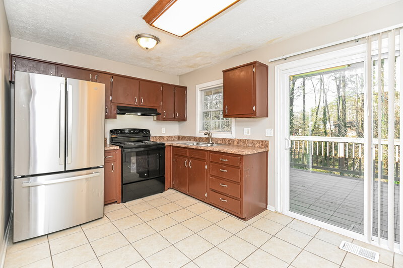 1,875/Mo, 2870 Valley Brook Dr SW Marietta, GA 30008 Kitchen View