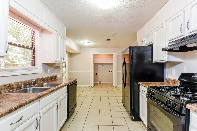 1,850/Mo, 2994 Fetlock Dr Marietta, GA 30064 Kitchen View 2