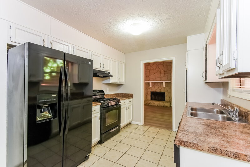 1,850/Mo, 2994 Fetlock Dr Marietta, GA 30064 Kitchen View 3
