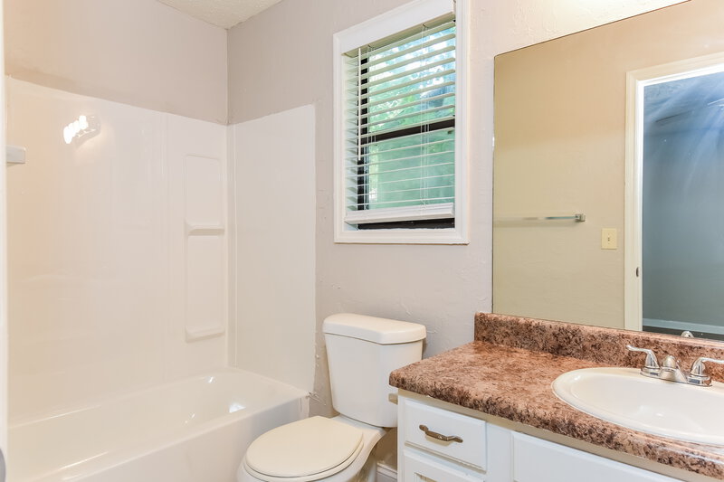1,850/Mo, 2994 Fetlock Dr Marietta, GA 30064 Main Bathroom View