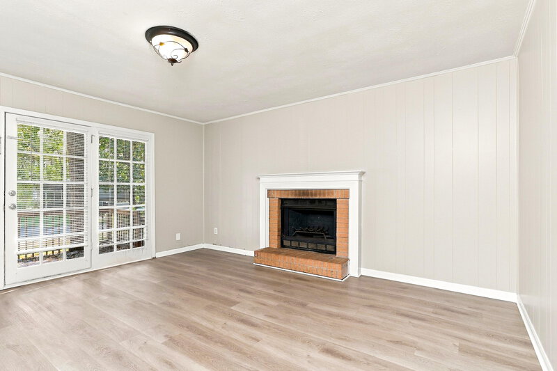 0/Mo, 3173 Fern Valley Drive Marietta, GA 30008 Living Room View 3