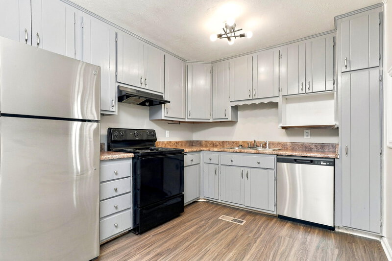 0/Mo, 3173 Fern Valley Drive Marietta, GA 30008 Kitchen View