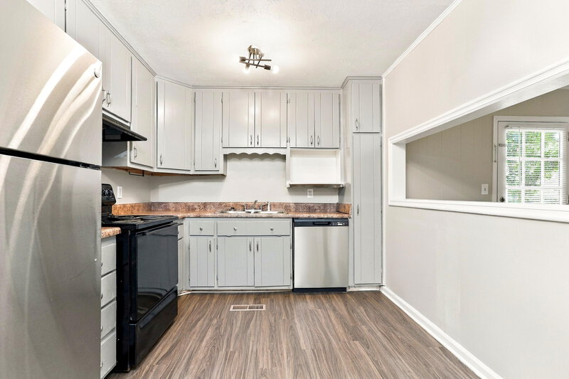 0/Mo, 3173 Fern Valley Drive Marietta, GA 30008 Kitchen View 2