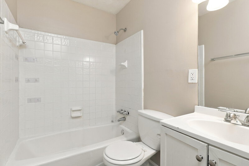 0/Mo, 3173 Fern Valley Drive Marietta, GA 30008 Bathroom View