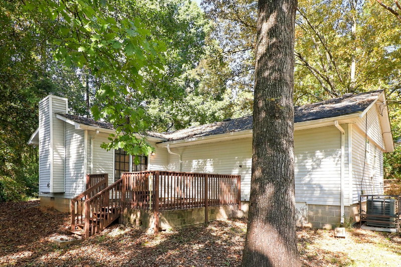 0/Mo, 3173 Fern Valley Drive Marietta, GA 30008 Rear View