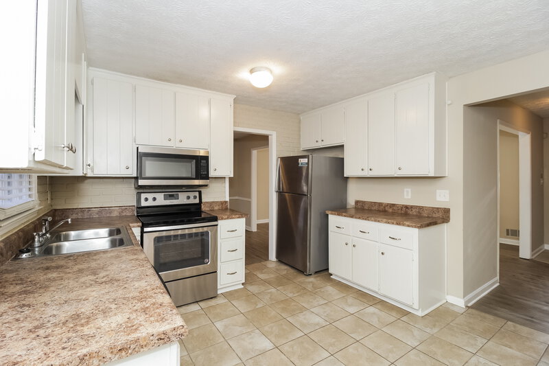 2,870/Mo, 3334 Heatherwood Ln SW Marietta, GA 30008 Kitchen View 2