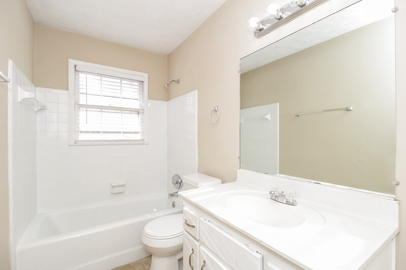 2,870/Mo, 3334 Heatherwood Ln SW Marietta, GA 30008 Main Bathroom View