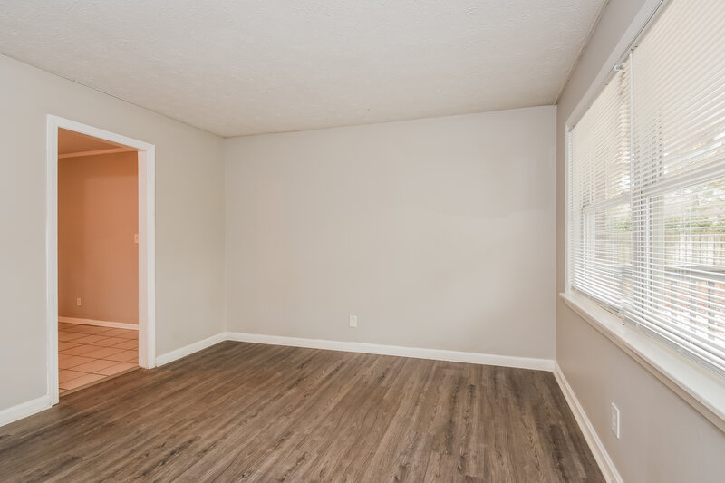 1,625/Mo, 643 Milford Dr SW Marietta, GA 30060 Living Room View 2