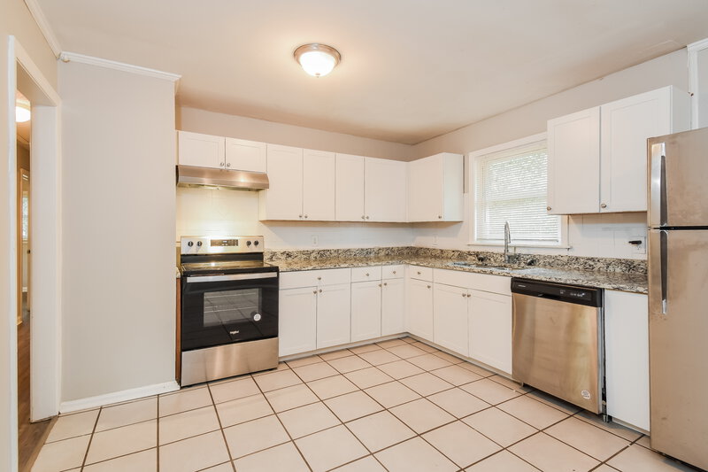 1,625/Mo, 643 Milford Dr SW Marietta, GA 30060 Kitchen View 2