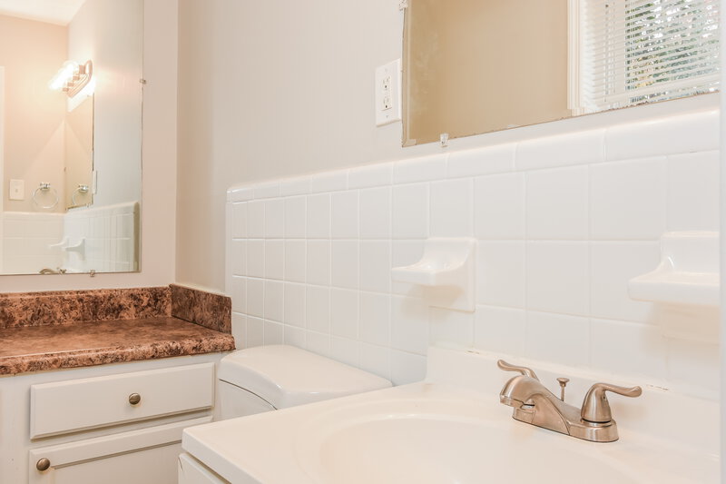 1,625/Mo, 643 Milford Dr SW Marietta, GA 30060 Main Bathroom View
