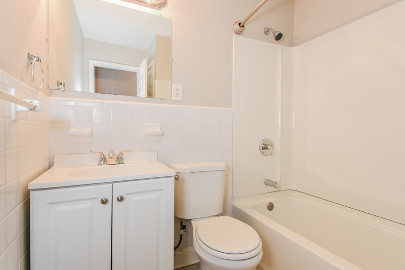 1,625/Mo, 643 Milford Dr SW Marietta, GA 30060 Bathroom View