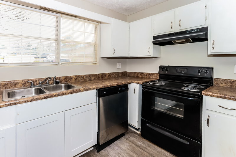 1,410/Mo, 200 SHERWOOD Loop McDonough, GA 30253 Kitchen View 2