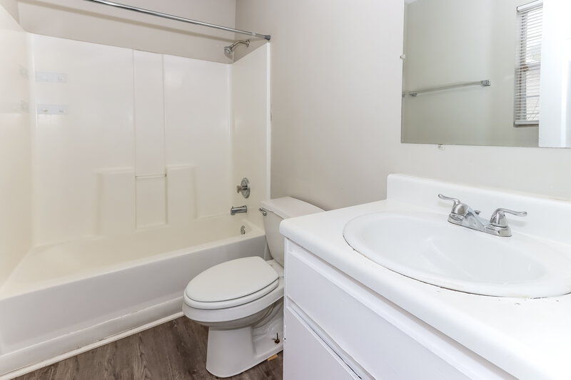 1,410/Mo, 200 SHERWOOD Loop McDonough, GA 30253 Main Bathroom View
