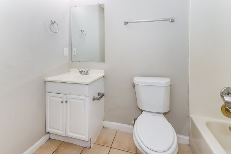 1,410/Mo, 200 SHERWOOD Loop McDonough, GA 30253 Bathroom View