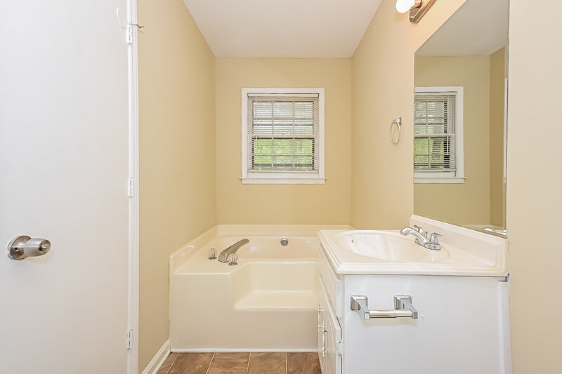1,500/Mo, 105 Highland Cir McDonough, GA 30253 Main Bathroom View