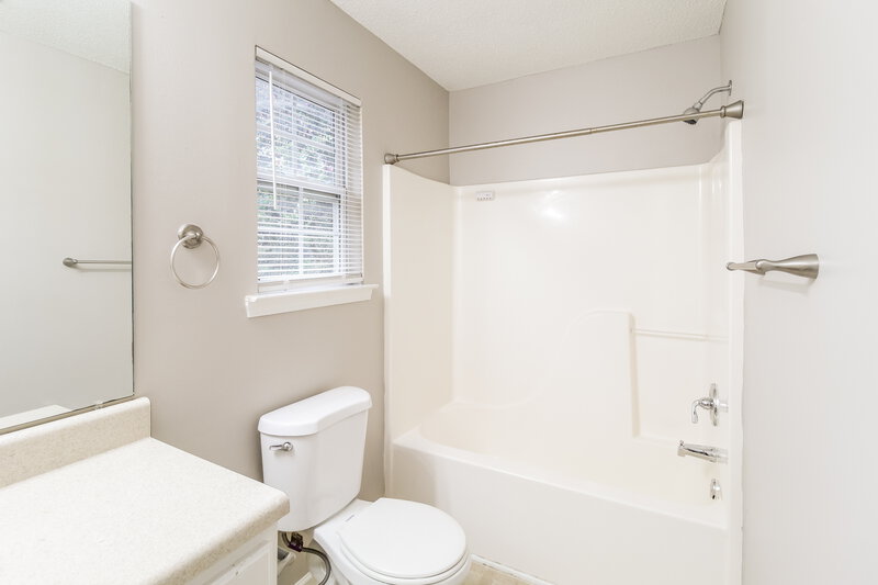 1,770/Mo, 401 Kendall Ln McDonough, GA 30253 Main Bathroom View