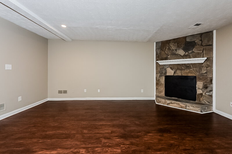 0/Mo, 5681 Waterford Ct Morrow, GA 30260 Living Room View 2