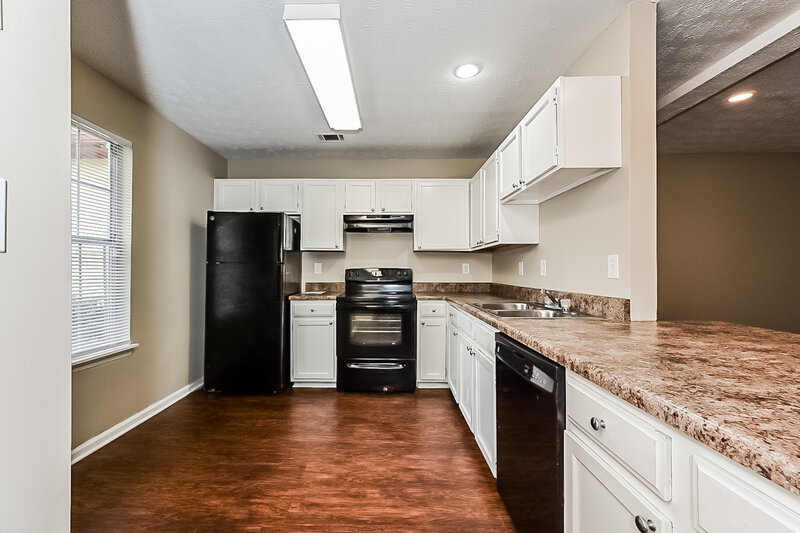 0/Mo, 5681 Waterford Ct Morrow, GA 30260 Kitchen View