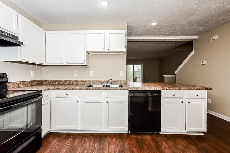 0/Mo, 5681 Waterford Ct Morrow, GA 30260 Kitchen View 2