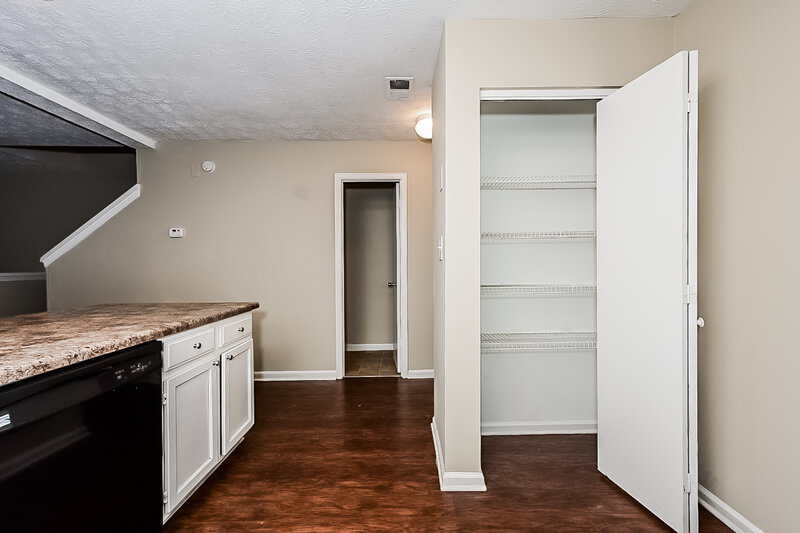 0/Mo, 5681 Waterford Ct Morrow, GA 30260 Kitchen View 3