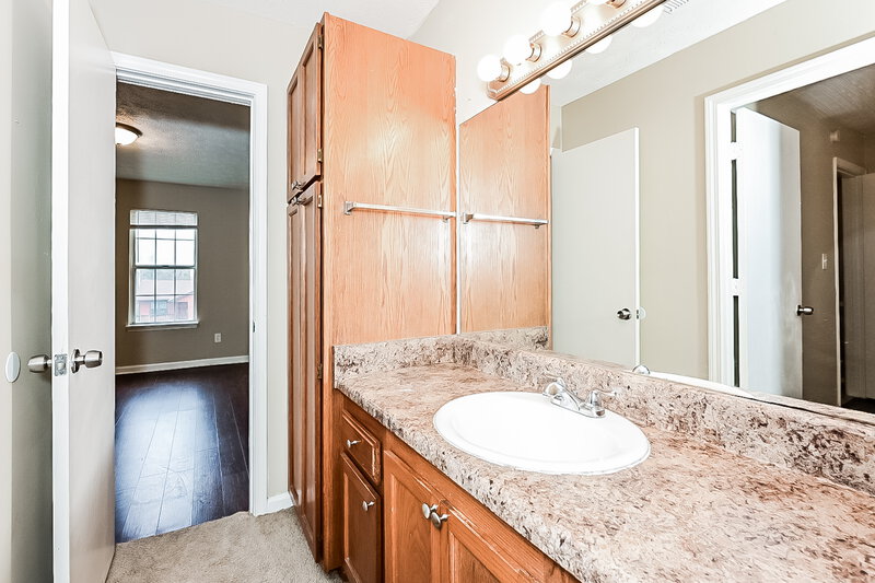 0/Mo, 5681 Waterford Ct Morrow, GA 30260 Main Bathroom View 2