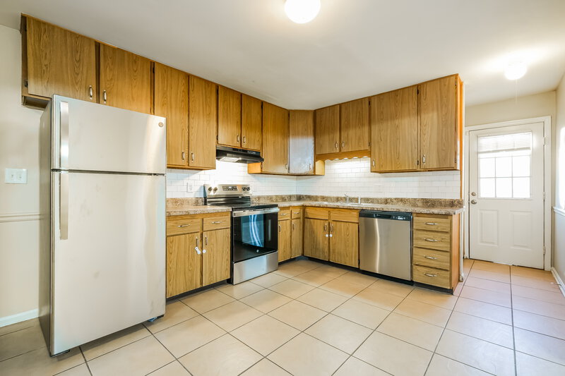 1,705/Mo, 6237 Continental Cir Morrow, GA 30260 Kitchen View 2