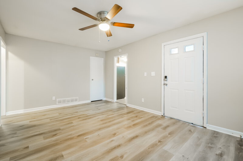 1,705/Mo, 6237 Continental Cir Morrow, GA 30260 Family Room View 2