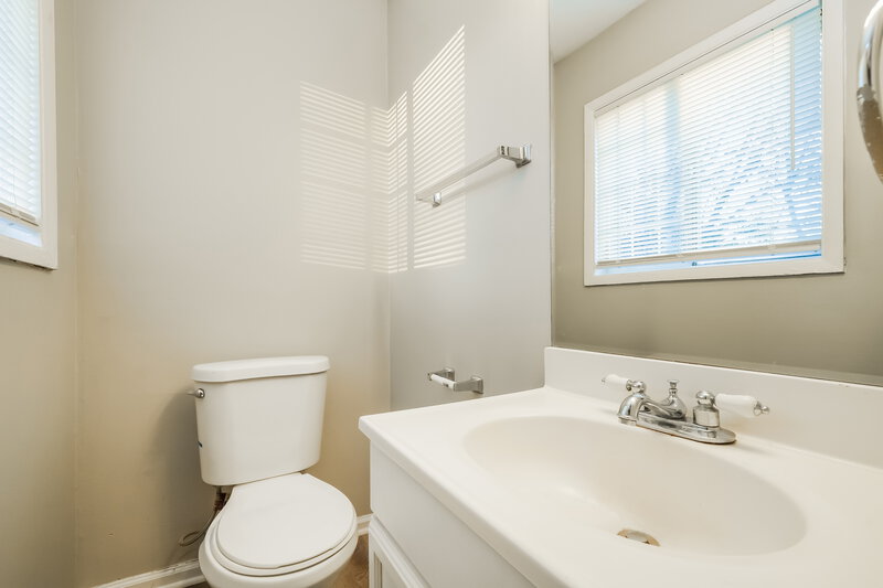 1,705/Mo, 6237 Continental Cir Morrow, GA 30260 Main Bathroom View