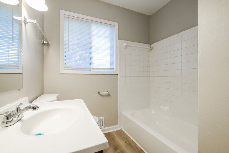 1,705/Mo, 6237 Continental Cir Morrow, GA 30260 Bathroom View