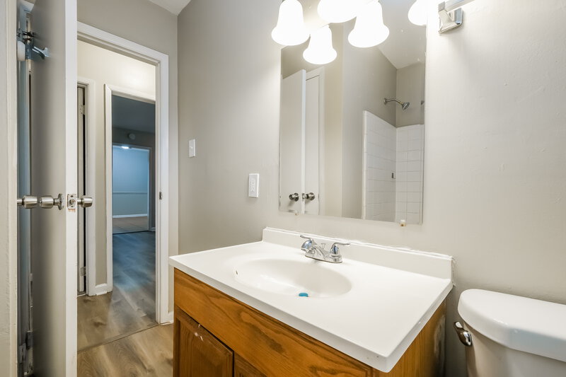 1,705/Mo, 6237 Continental Cir Morrow, GA 30260 Bathroom View 2