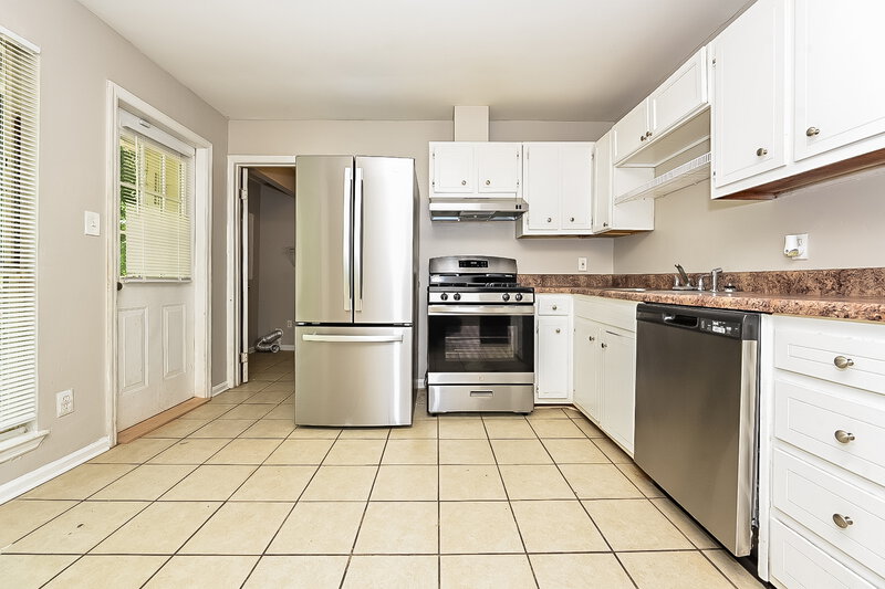 2,070/Mo, 6637 Imperial Dr Morrow, GA 30260 Kitchen View 2