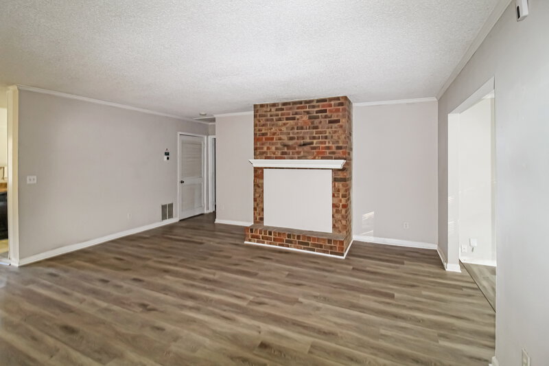 1,555/Mo, 5657 Estates Ct Norcross, GA 30093 Living Room View 3