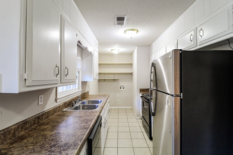 1,555/Mo, 5657 Estates Ct Norcross, GA 30093 Kitchen View 2