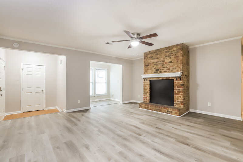 2,600/Mo, 5659 Estates Ct Norcross, GA 30093 Living Room View 2
