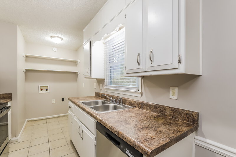 2,600/Mo, 5659 Estates Ct Norcross, GA 30093 Kitchen View