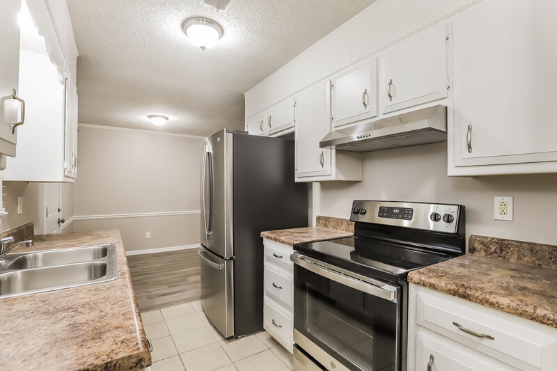 2,600/Mo, 5659 Estates Ct Norcross, GA 30093 Kitchen View 2