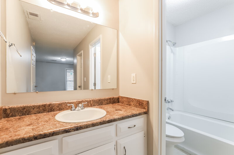 2,600/Mo, 5659 Estates Ct Norcross, GA 30093 Bathroom View