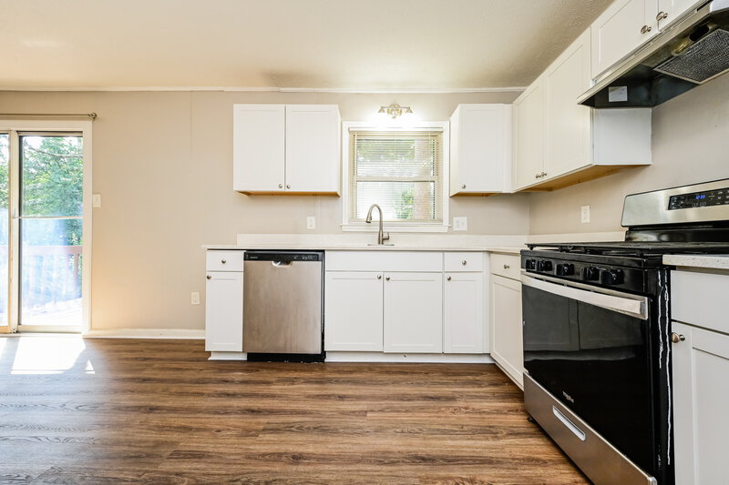 1,640/Mo, 3074 Menlo Park Dr Rex, GA 30273 Kitchen View 2