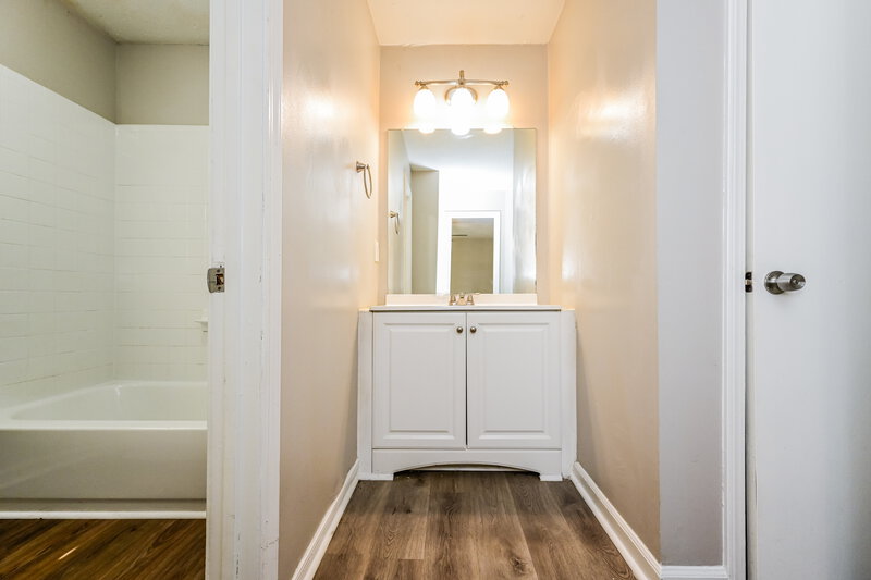1,640/Mo, 3074 Menlo Park Dr Rex, GA 30273 Main Bathroom View