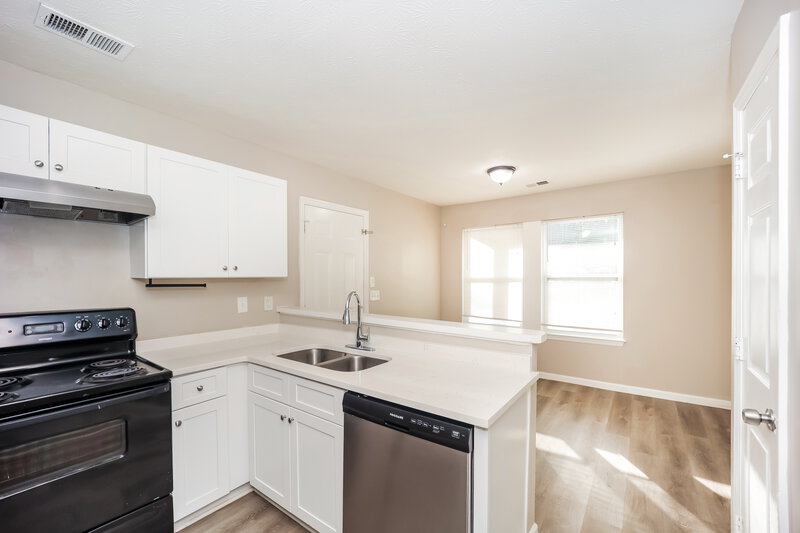 1,560/Mo, 3122 Chippewa Dr Rex, GA 30273 Kitchen View 2