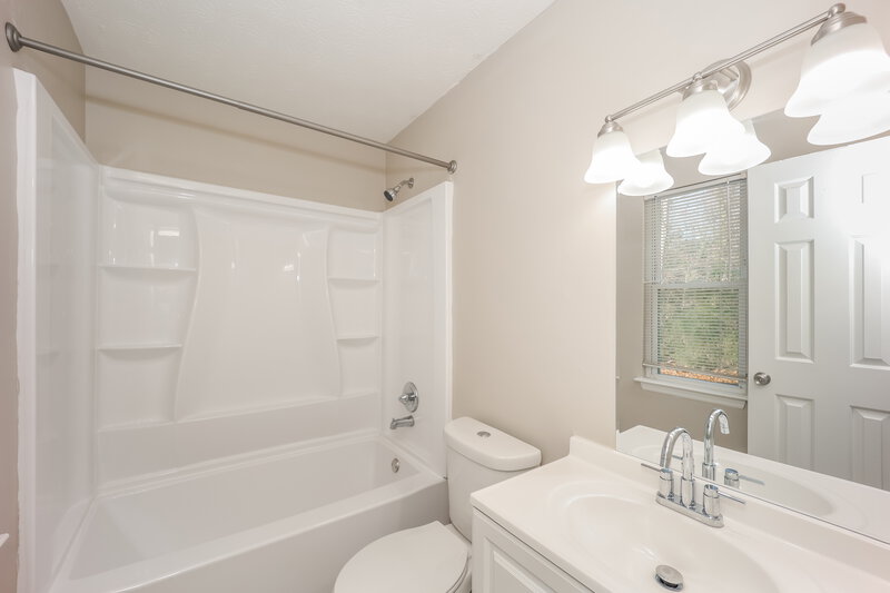 1,560/Mo, 3122 Chippewa Dr Rex, GA 30273 Bathroom View